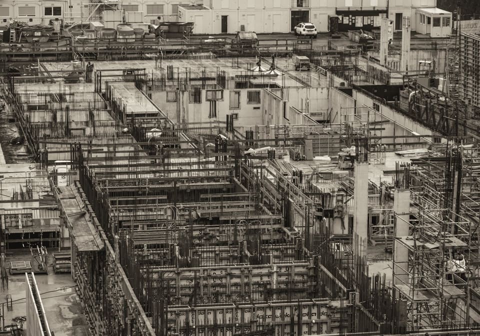 Reinforcement and formwork detail under execution